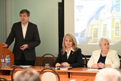 Dezbateri: Facultatea de Farmacie